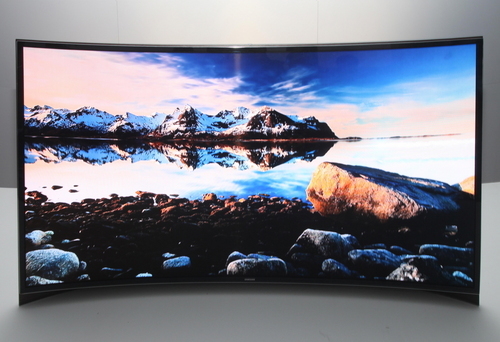 三星发布全球首款可弯曲屏幕OLED电视_家电