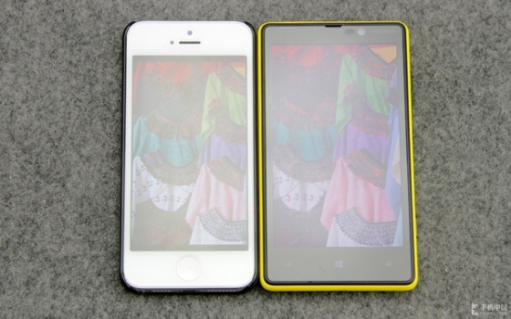 1.5GHz˫��WP8ǿ�� Lumia 820�׷����� 