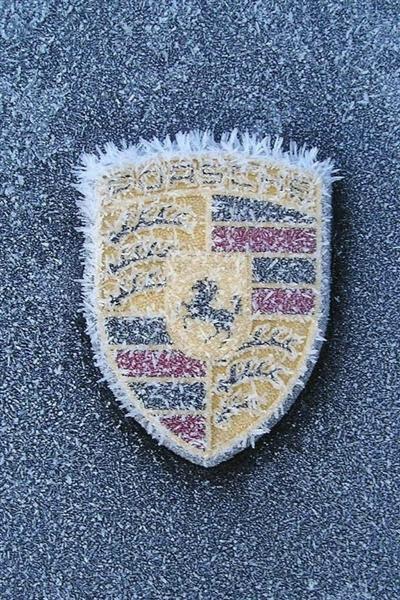 高端大气时尚 iPhone汽车高清壁纸集_软件学园