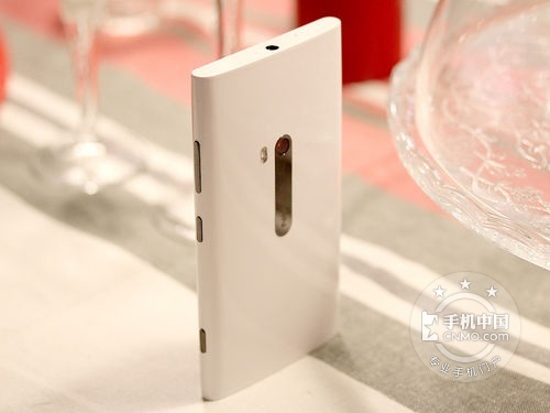 ��ǿWP8���� �л�Lumia 920����2699Ԫ 