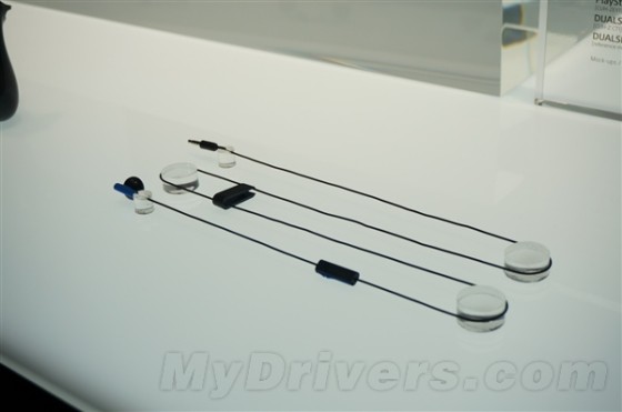 近瞧索尼PS4:外形凌厉 大气耐看_软件学园