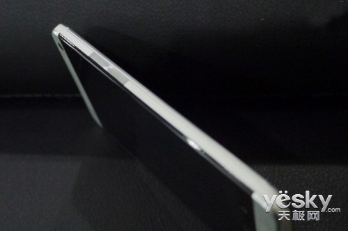 铝合金材质电信版HTC四核智能One评测