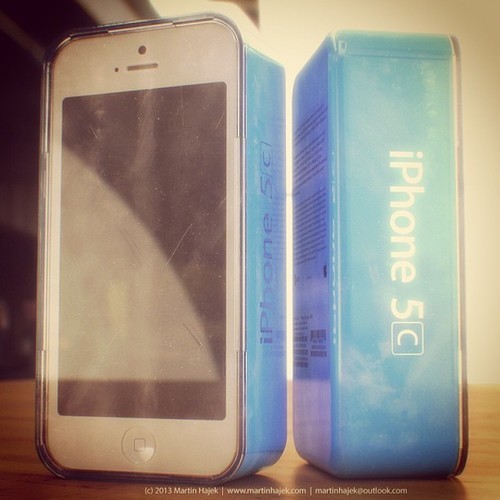 蓝色细长包装盒 这就是iPhone5C全套？ 