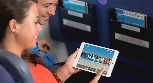 Hawaiian Airlines plane at 14 to provide iPad mini