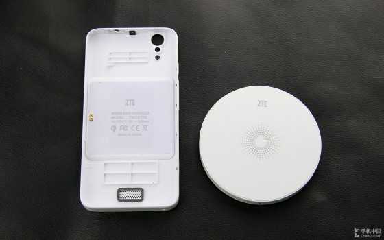 不再下班就没电 中兴GEEK无线充电体验 