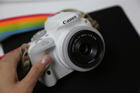 佳能圣诞之约 女生单反白色派对大揭秘_数码