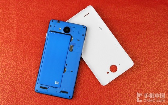 899元4G双卡手机中兴四核拍照V5S评测