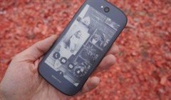 背面電子紙屏幕YotaPhone2本月發售