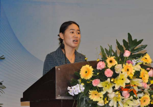 图文:中地数码市场拓展一部总经理李才仙演讲