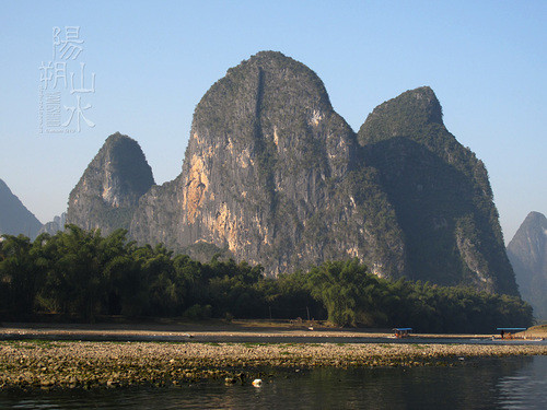 元宝山,现在20元人民币背面的图案正是这座山,也算是桂林山水的代表之