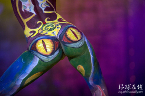 山寨报纸<em>女神转世</em> 路透年度奇趣图片精选_数码