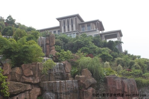 有钱人才买得起 别墅实拍硬屏LED电视_家电