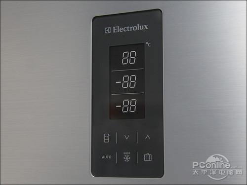 外观时尚功能强精致金属面板冰箱导购