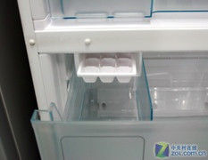 白色简约风格松下三开门冰箱5968元