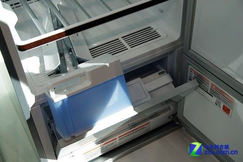 2012玩概念LG衣物管理器闪耀CES展会