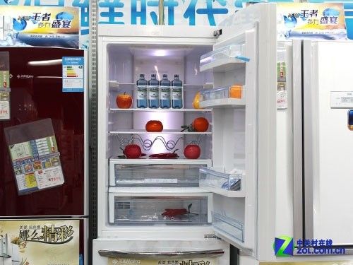 保鲜模式随意选美菱三门冰箱现7999元