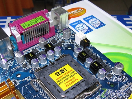比P45节能技嘉全固态P35主板仅售699元