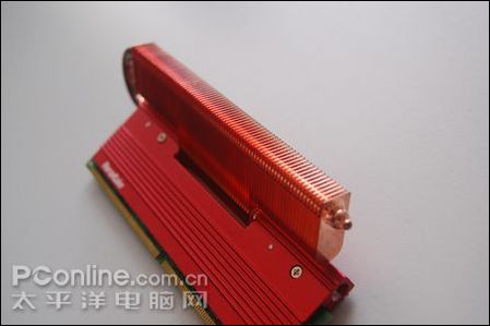 夸张!可旋转黄金散热片2G/800内存惊现