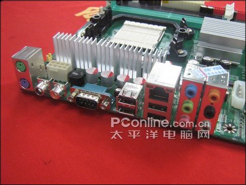 实惠最重要!双敏UR790XA-CF主板499拿走