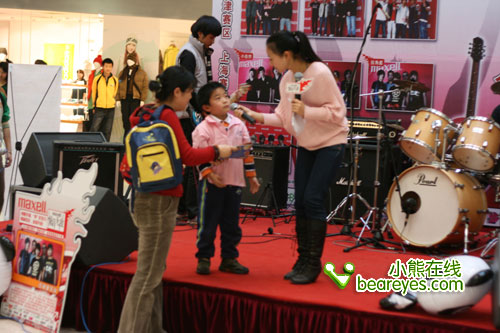 MAXELL校园音乐赛新中关路演互动游戏_硬件