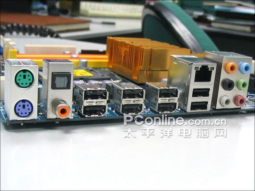 技嘉全固态P45主板竟卖899元