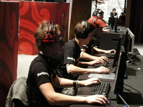 国外职业选手竞技装备搭配有何特点_硬件