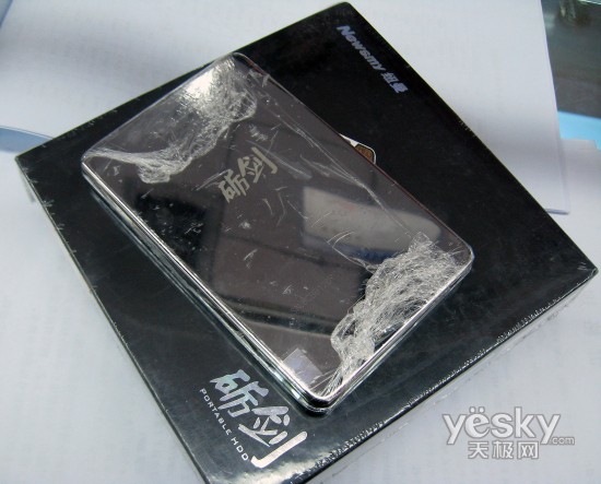 爱不释手 纽曼320G砺剑移动硬盘市场价599元