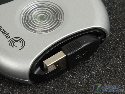 希捷6gb袖珍uu盘接口部位特写