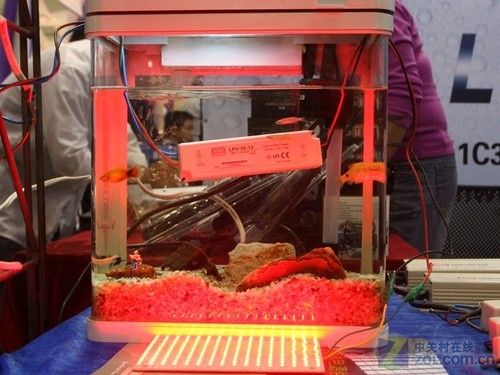 eMEX09:放进鱼缸展示 防水LED电源亮相_硬件