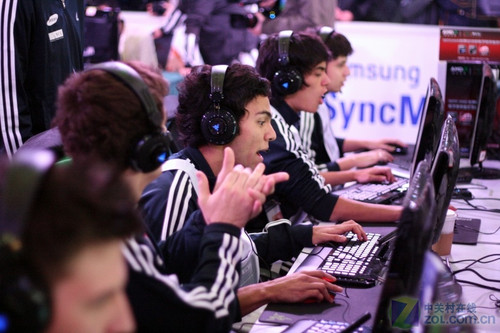 全面升级 国外电竞选手最新装备曝光