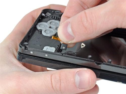 任天堂3DS拆解:配三摄像头支持3D游戏
