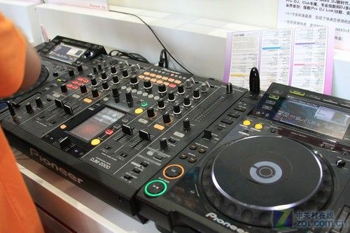 DJ现场演绎 先锋Pioneer亮相PALM2011_硬件