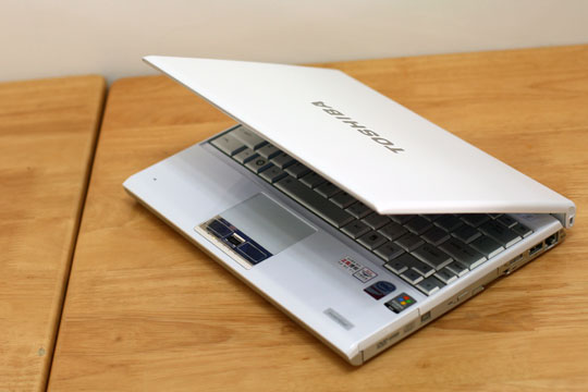 东芝笔记本接口这款近十小时续航 东芝12英寸