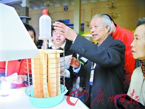 8位政治局常委参观科博会_科学探索