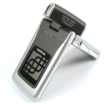 诺基亚n90是属于n系列的产品,开始了诺基亚在智能手机方面的尝试