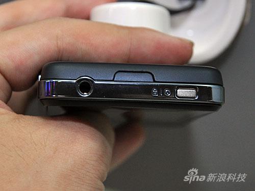 电信3G新机摩托A3300c现身中国通信展(2)