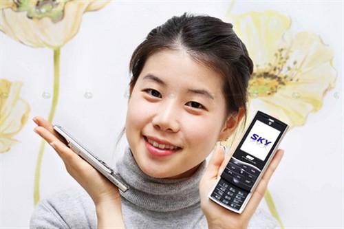 独特波浪按键SKY推出智能手机IM-S300
