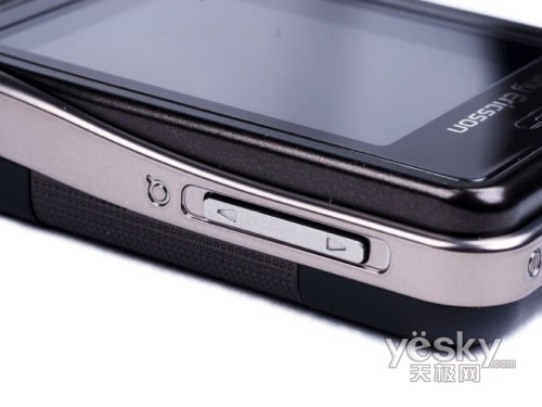 行唯美路线索爱轻巧3G手机K530c评测(2)