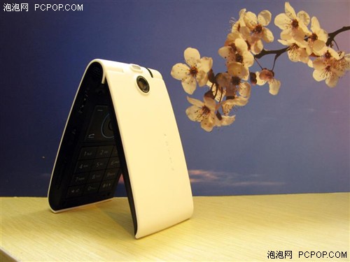 漂亮不等人!O2概念音乐手机Coco再到