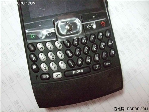超薄全键盘智能机MOTOQ8已近2000元