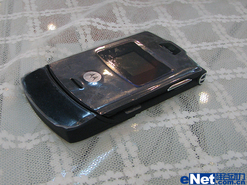 昔日超薄王者 摩托罗拉经典折叠V3只999_手机