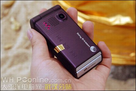 玩美翻盖音乐机索爱W380i唱响低价