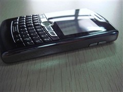 商务且娱乐！黑莓8820打特价低于2000