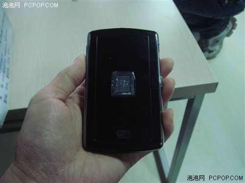 商务且娱乐！黑莓8820打特价低于2000