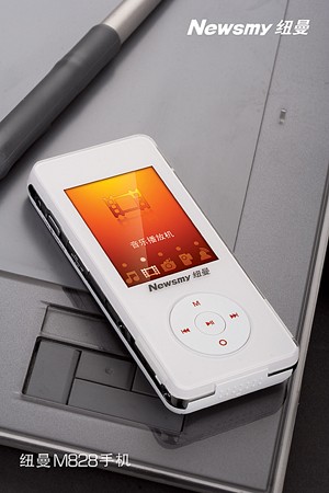 炫动精灵纽曼双面音乐手机M828上市