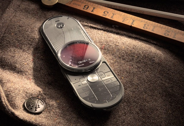 摩托罗拉AURA蓝宝石旋风 六万五显贵气_手机