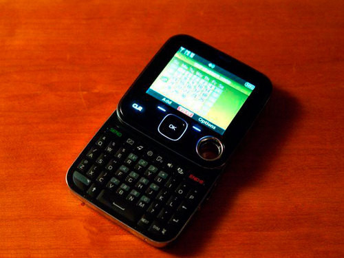 时尚旋盖非智能诺基亚CDMA机7505曝光