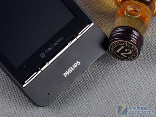 OPhone再添猛将飞利浦V900外观评测(2)