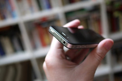跌出一部中端机32GB无锁版iPhone4狂跌