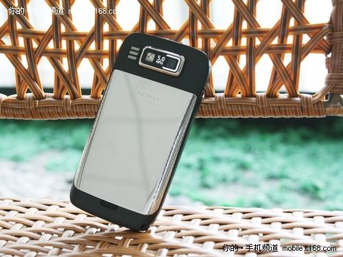 软件兼容性强 诺基亚E72北京售价1760元_手机